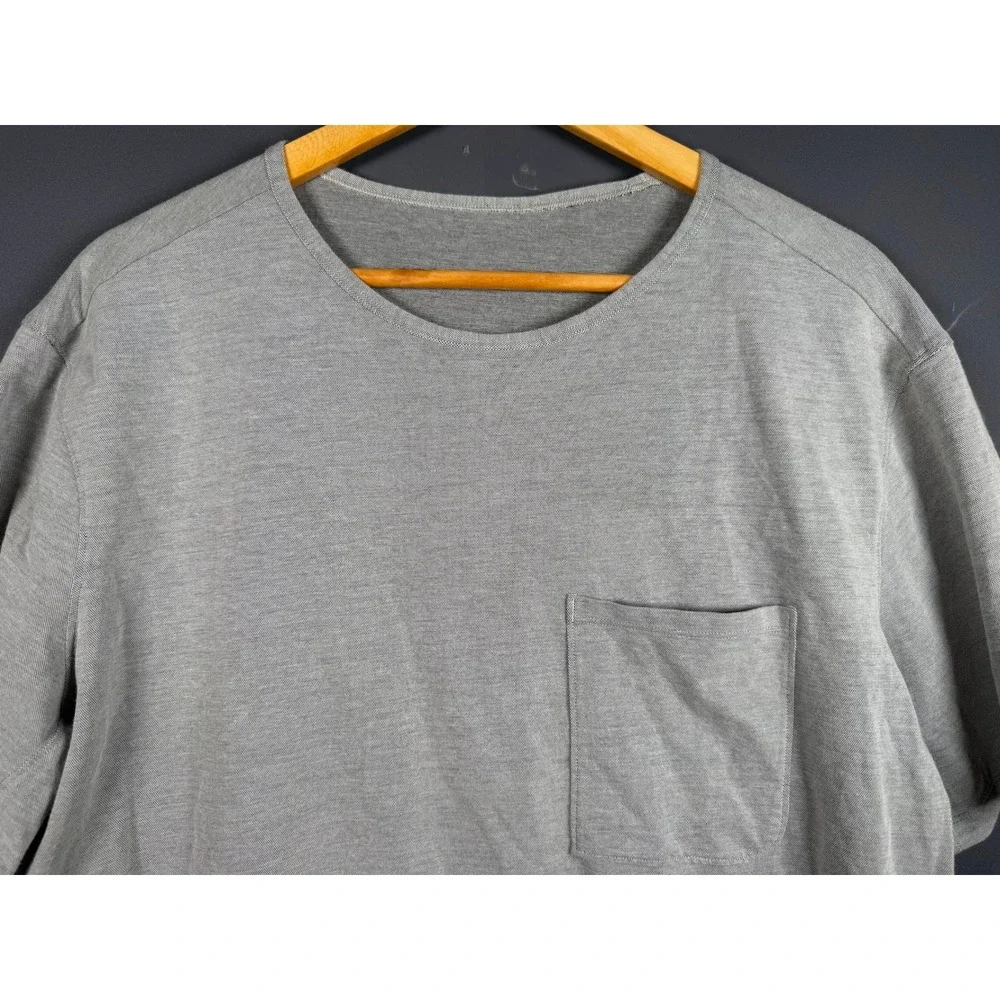 Lululemon Mens Large Short Sleeve Pocket T-Shirt Heathered Grey Crew Neck